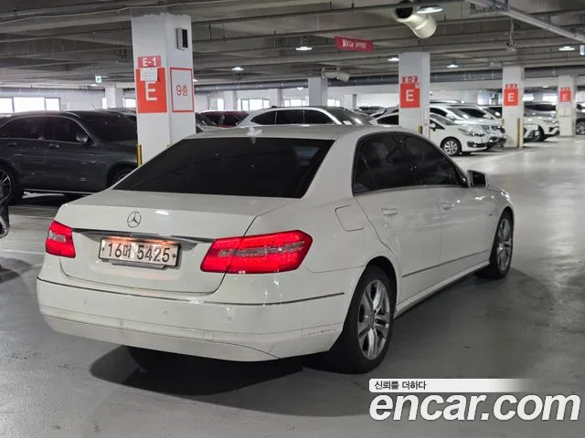 Mercedes-Benz E-Класс 2011 thumb 4