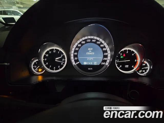 Mercedes-Benz E-Класс 2011 thumb 9