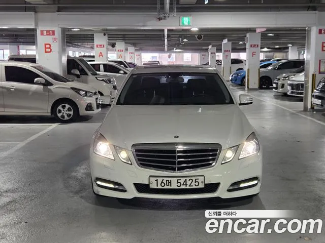 Mercedes-Benz E-Класс 2011 thumb 10