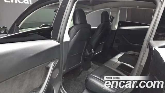 Tesla Model Y 2022 thumb 11