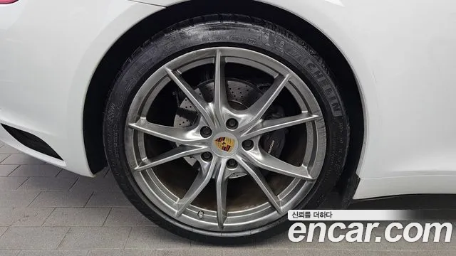Porsche 911 2017 thumb 5