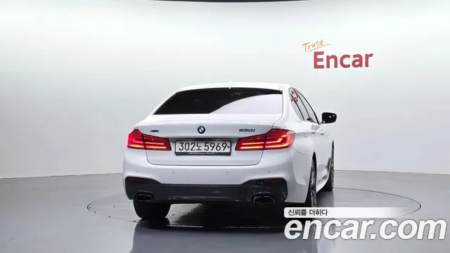 BMW 5-Series 2018 thumb 3