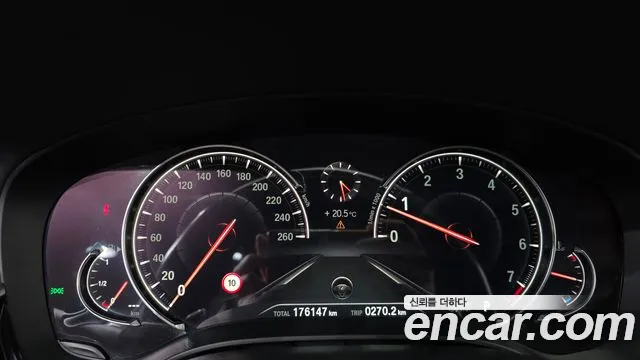 BMW 5-Series 2018 thumb 7