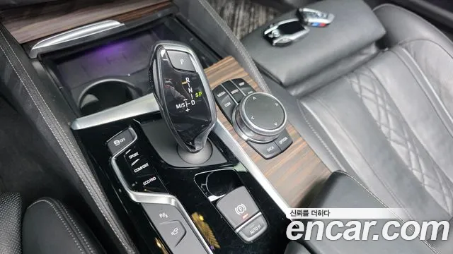 BMW 5-Series 2018 thumb 8