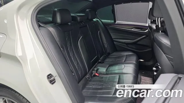 BMW 5-Series 2018 thumb 10