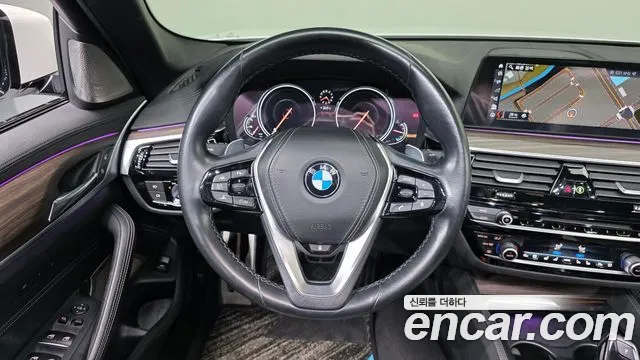 BMW 5-Series 2018 thumb 12