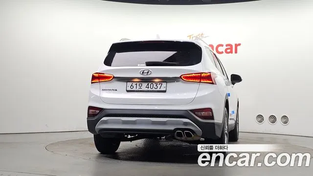 Hyundai Santa Fe 2019 thumb 4