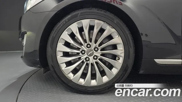 Genesis G90 2018 thumb 5