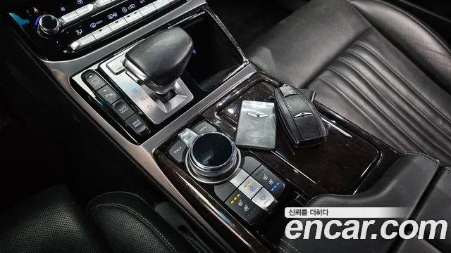 Genesis G90 2018 thumb 9