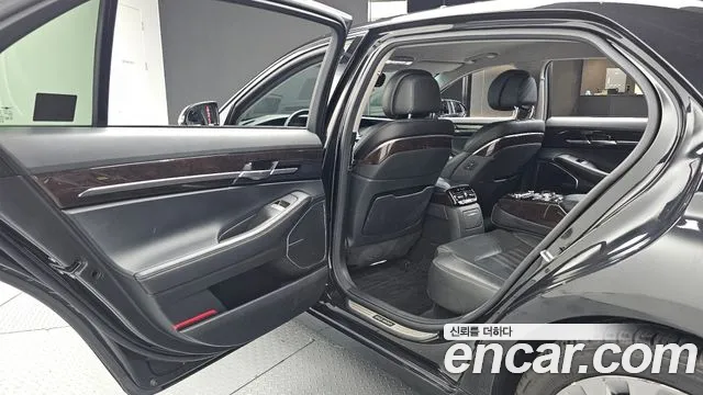 Genesis G90 2018 thumb 12