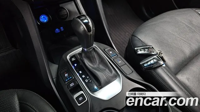 Hyundai Santa Fe 2017 thumb 9