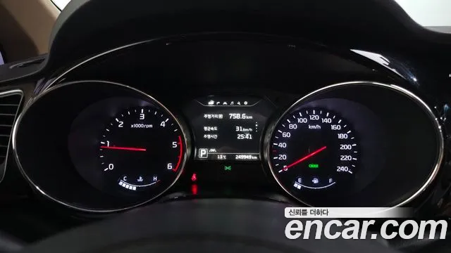 Kia Carnival 2016 thumb 8