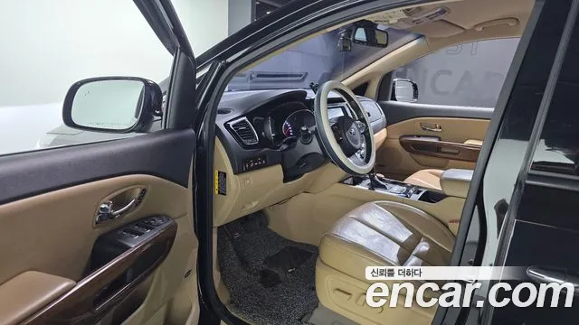 Kia Carnival 2016 thumb 10
