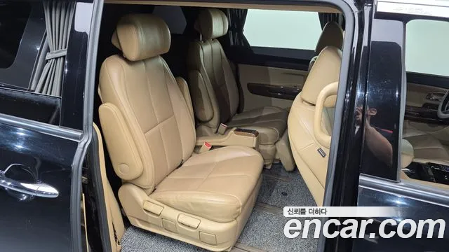 Kia Carnival 2016 thumb 12