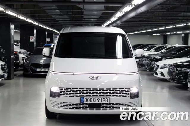 Hyundai Staria 2023 thumb 2