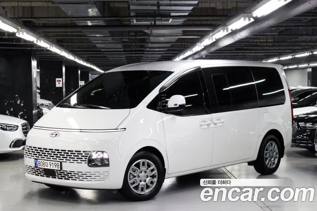 Hyundai Staria 2023 thumb 3