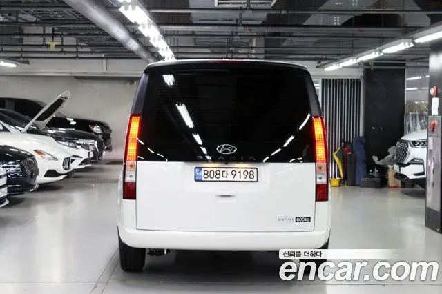 Hyundai Staria 2023 thumb 5