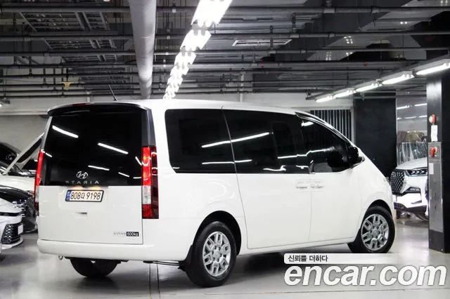 Hyundai Staria 2023 thumb 6
