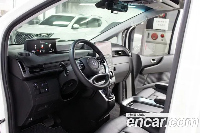 Hyundai Staria 2023 thumb 9