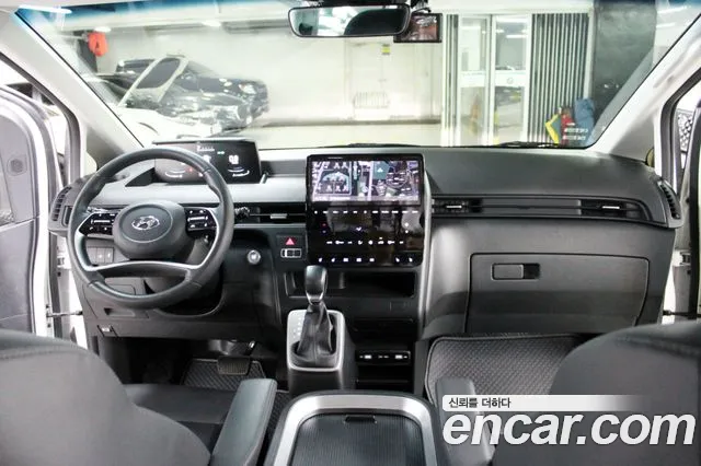 Hyundai Staria 2023 thumb 10