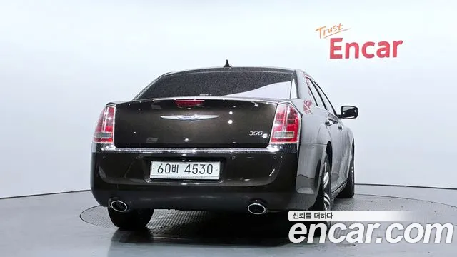 Chrysler 300C 2012 thumb 3