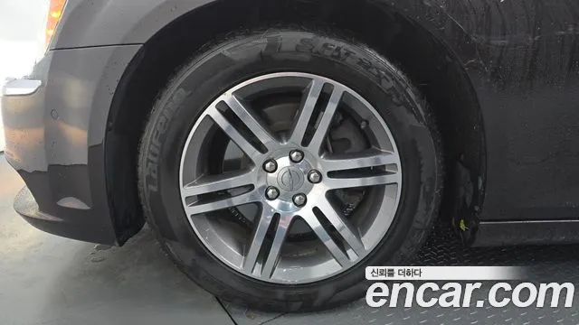 Chrysler 300C 2012 thumb 4