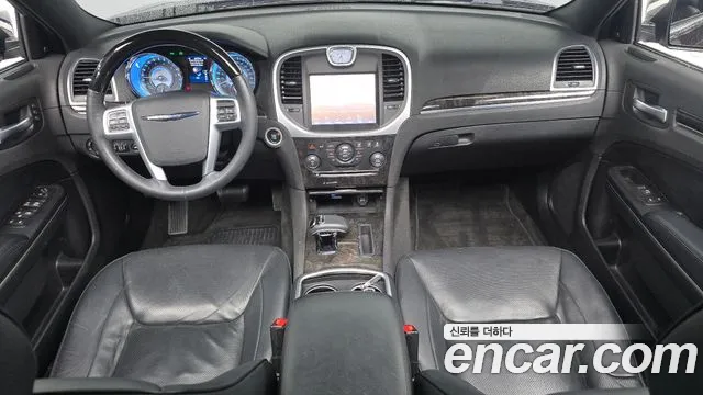 Chrysler 300C 2012 thumb 6