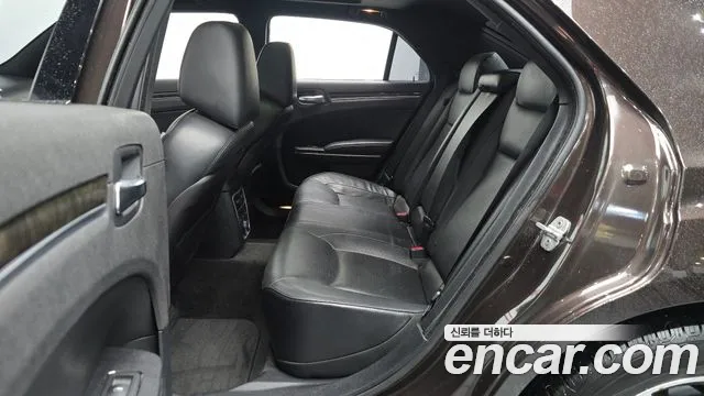 Chrysler 300C 2012 thumb 11