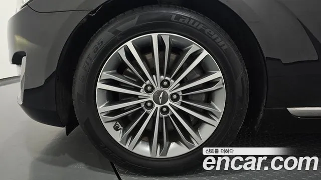 Genesis G90 2016 thumb 5