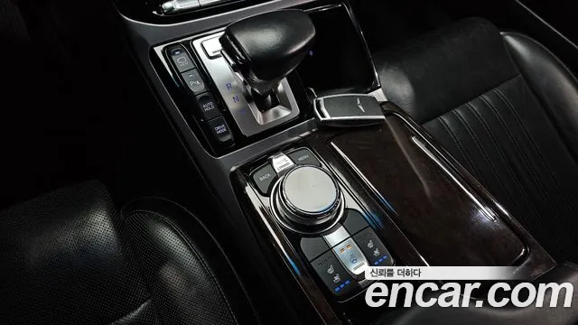 Genesis G90 2016 thumb 9