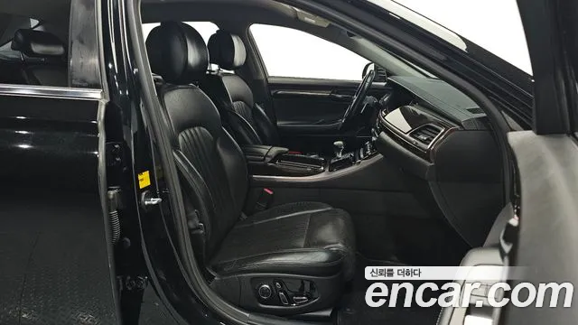Genesis G90 2016 thumb 10