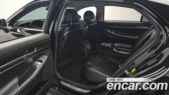 Genesis G90 2016 thumb 12