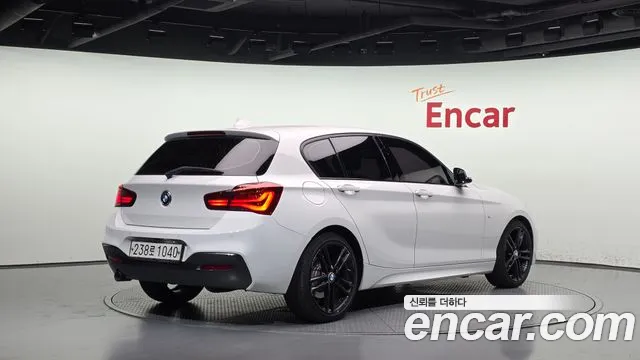 BMW 1-Series 2017 thumb 2