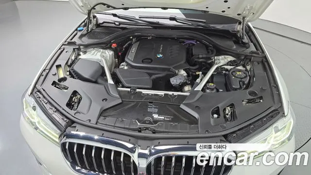 BMW 5-Series 2020 thumb 5