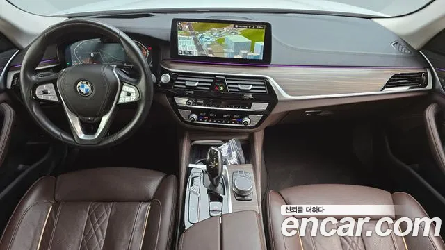 BMW 5-Series 2020 thumb 6