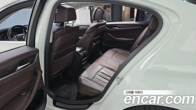 BMW 5-Series 2020 thumb 10