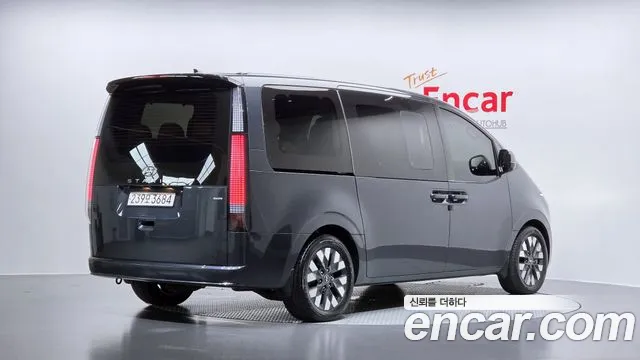 Hyundai Staria 2023 thumb 2