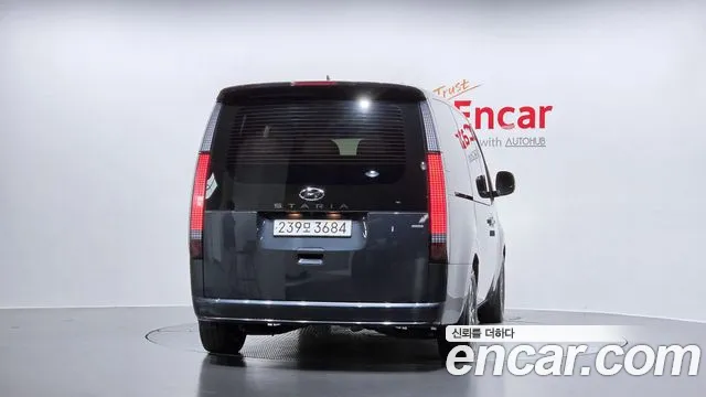 Hyundai Staria 2023 thumb 4