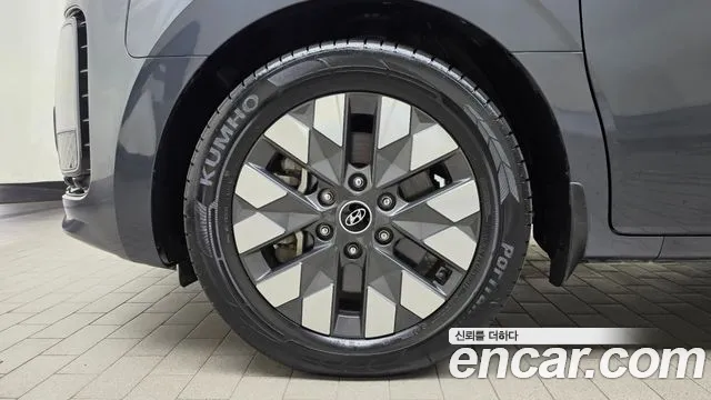 Hyundai Staria 2023 thumb 5