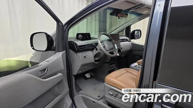 Hyundai Staria 2023 thumb 10