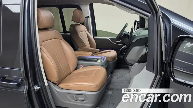 Hyundai Staria 2023 thumb 11