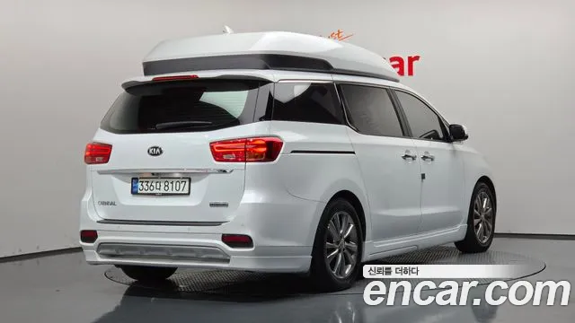 Kia Carnival 2018 thumb 2