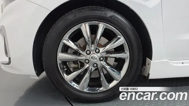 Kia Carnival 2018 thumb 5