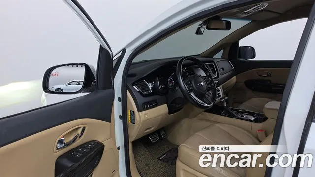 Kia Carnival 2018 thumb 10