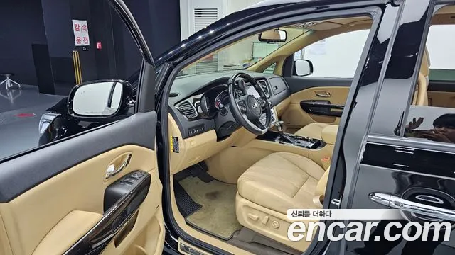 Kia Carnival 2018 thumb 9