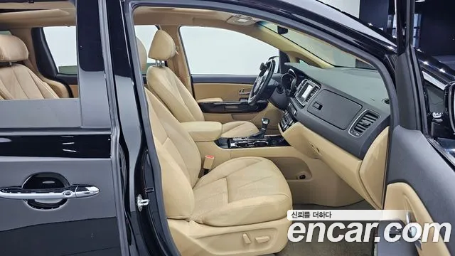 Kia Carnival 2018 thumb 10
