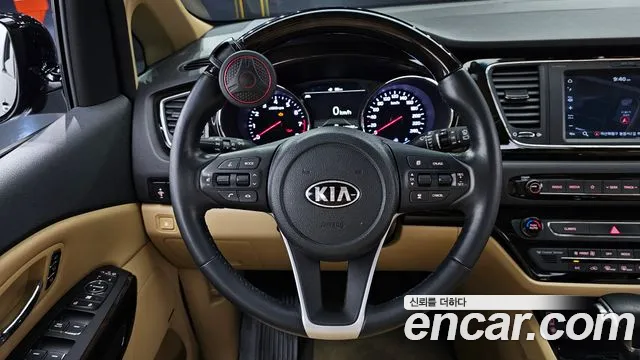 Kia Carnival 2018 thumb 12