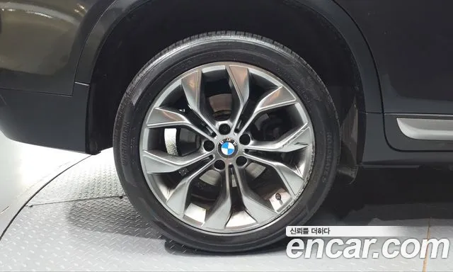 BMW X4 2015 thumb 4