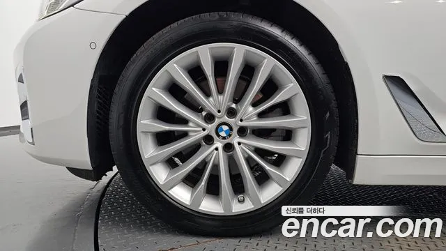 BMW 5-Series 2021 thumb 4