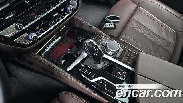 BMW 5-Series 2021 thumb 8